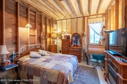 $1,300,000 | 2850 County Road 123, Bedford, WY 83112