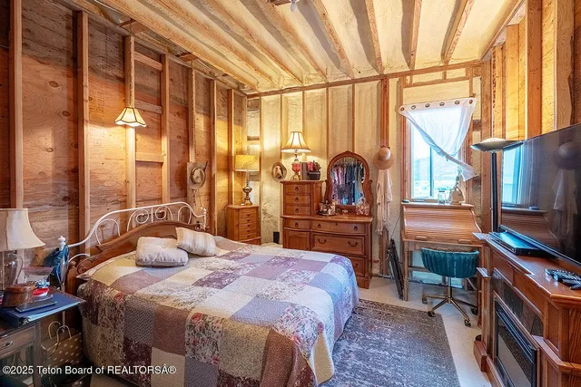 $1,300,000 | 2850 County Road 123, Bedford, WY 83112