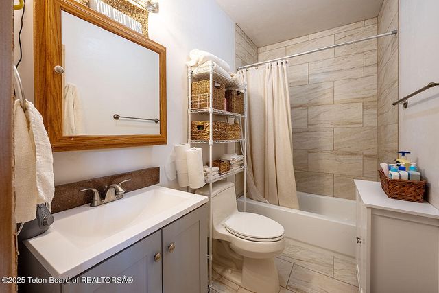 $1,300,000 | 2850 County Road 123, Bedford, WY 83112