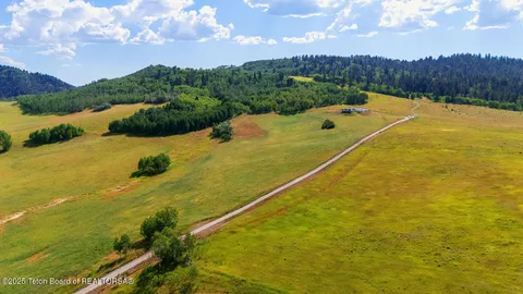 $1,300,000 | 2850 County Road 123, Bedford, WY 83112