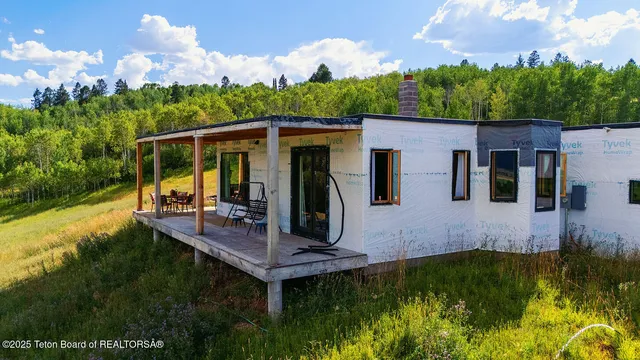 $1,300,000 | 2850 County Road 123, Bedford, WY 83112