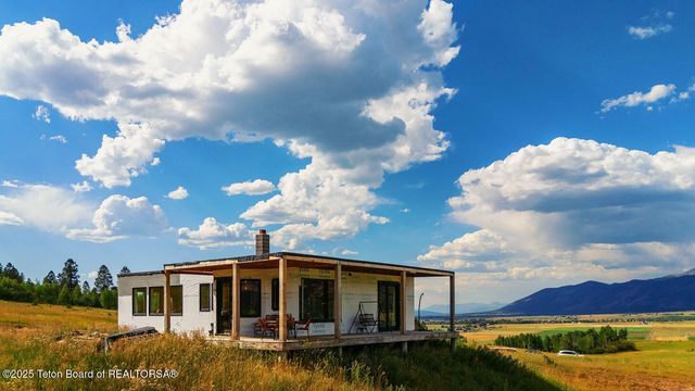 $1,300,000 | 2850 County Road 123, Bedford, WY 83112
