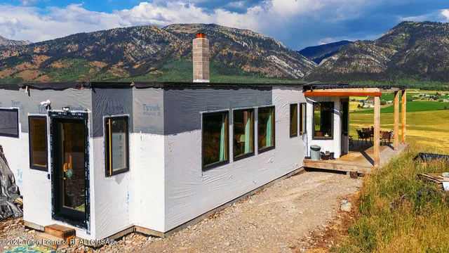 $1,300,000 | 2850 County Road 123, Bedford, WY 83112