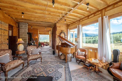 $1,300,000 | 2850 County Road 123, Bedford, WY 83112