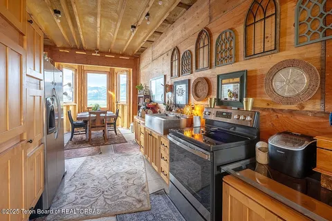 $1,300,000 | 2850 County Road 123, Bedford, WY 83112