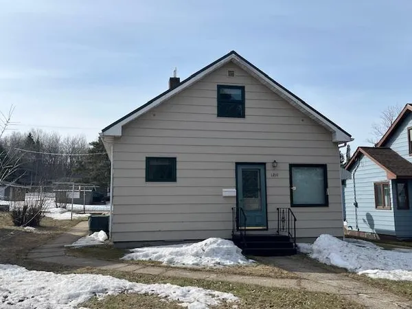 $142,999 | 1210 West 2nd Street, Eveleth, MN 55734