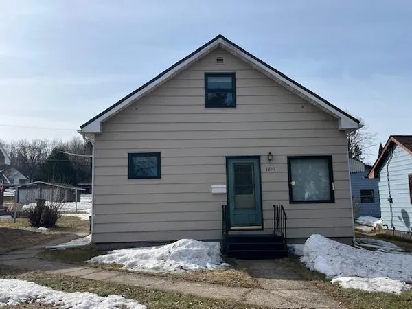 $142,999 | 1210 West 2nd Street, Eveleth, MN 55734