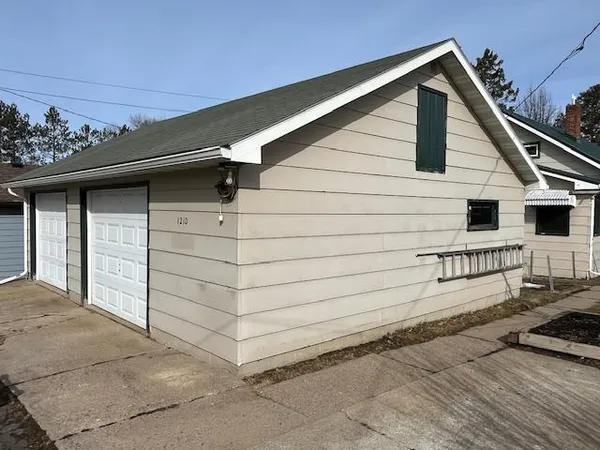 $142,999 | 1210 West 2nd Street, Eveleth, MN 55734