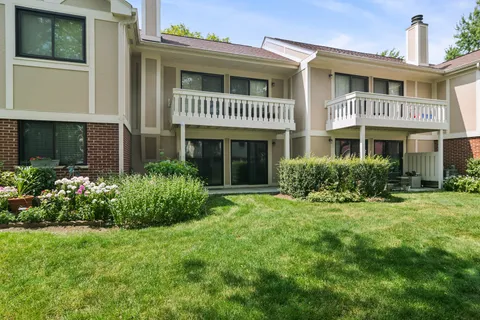 $234,900 | 1160 Northbury Lane, Unit C1, Wheeling, IL 60090