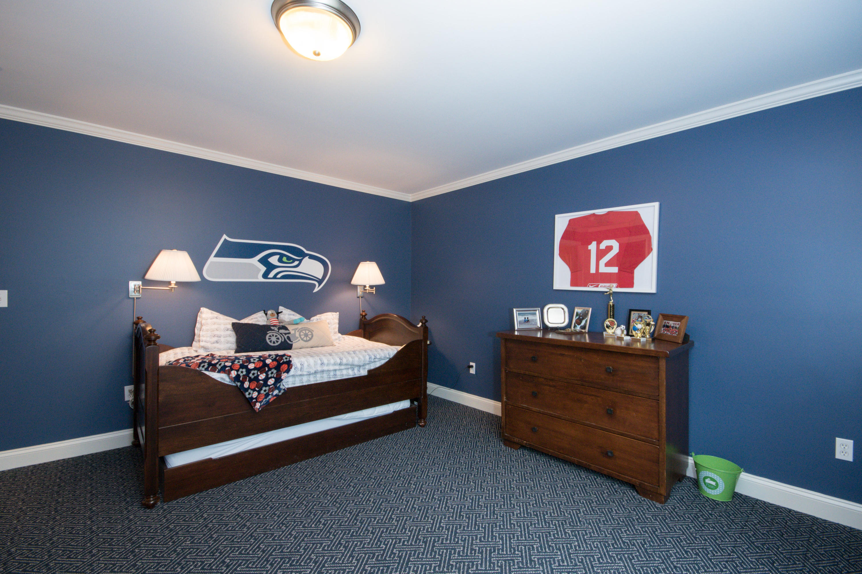 280 Hollow Tree Ridge Road Darien, CT 06820 - Photo 42 of 66 a bed room with furniture and a table