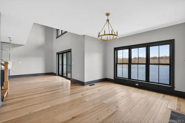 $925,000 | 16 Icehouse Drive, Saugerties, NY 12477