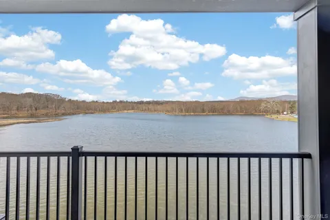 $925,000 | 16 Icehouse Drive, Saugerties, NY 12477