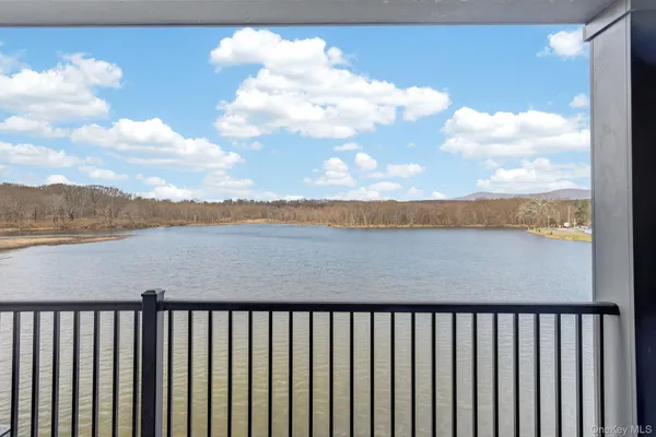 $925,000 | 16 Icehouse Drive, Saugerties, NY 12477