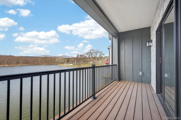 $925,000 | 16 Icehouse Drive, Saugerties, NY 12477