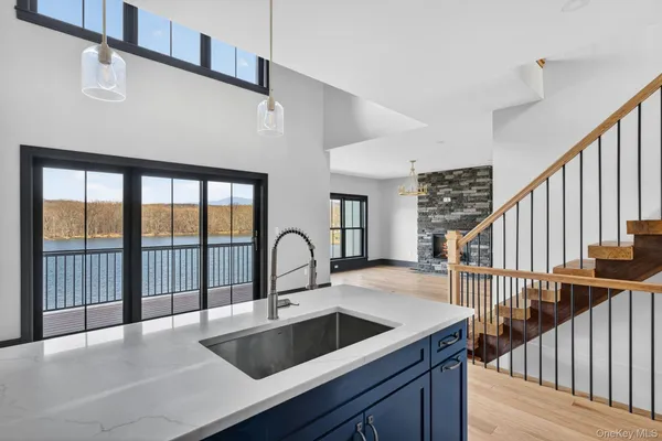 $925,000 | 16 Icehouse Drive, Saugerties, NY 12477