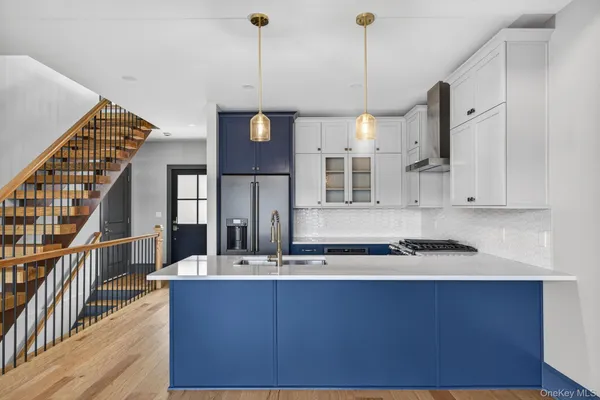 $925,000 | 16 Icehouse Drive, Saugerties, NY 12477