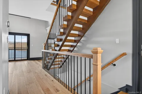 $925,000 | 16 Icehouse Drive, Saugerties, NY 12477