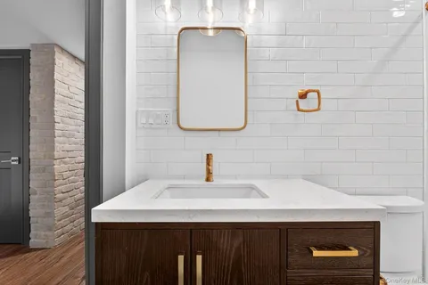 $925,000 | 16 Icehouse Drive, Saugerties, NY 12477