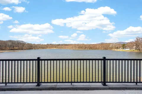 $925,000 | 16 Icehouse Drive, Saugerties, NY 12477