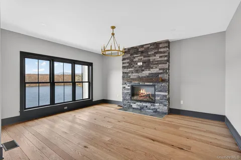 $925,000 | 16 Icehouse Drive, Saugerties, NY 12477