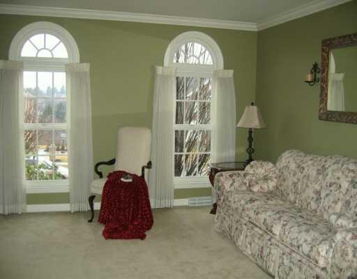 419 Meadow View Drive McKees Rocks, PA 15136 - Photo 2 of 8 Living Room.