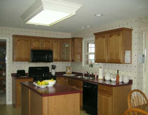 419 Meadow View Drive McKees Rocks, PA 15136 - Photo 7 of 8 Kitchen.