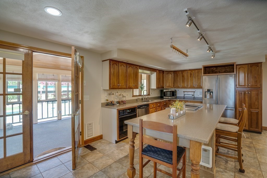 173 Crosby Road Berlin, MA 01503 - Photo 7 of 39 Gallery Image 7