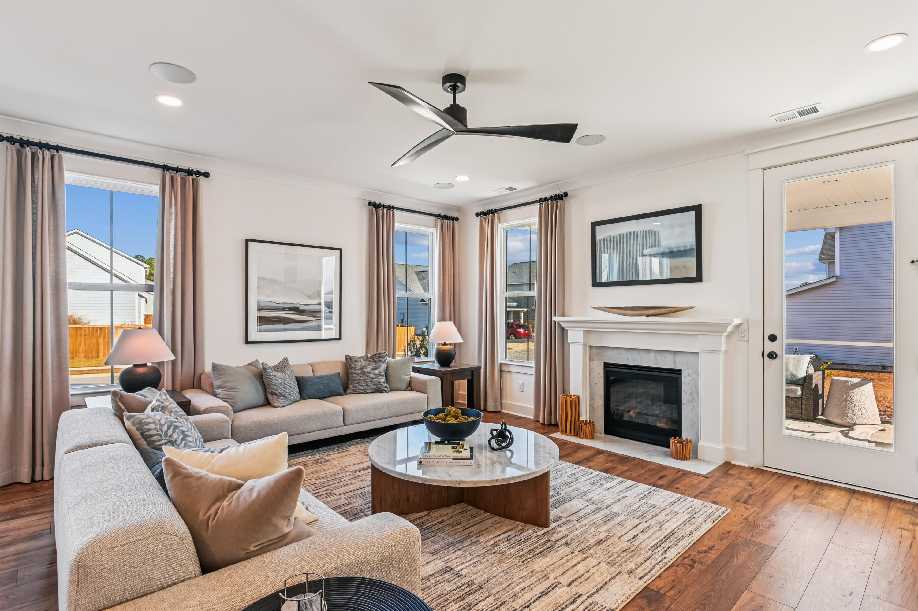 453 Eagleview Drive Moncks Corner, SC 29461 - Photo 13 of 44 interiors-living_room-dsc2356