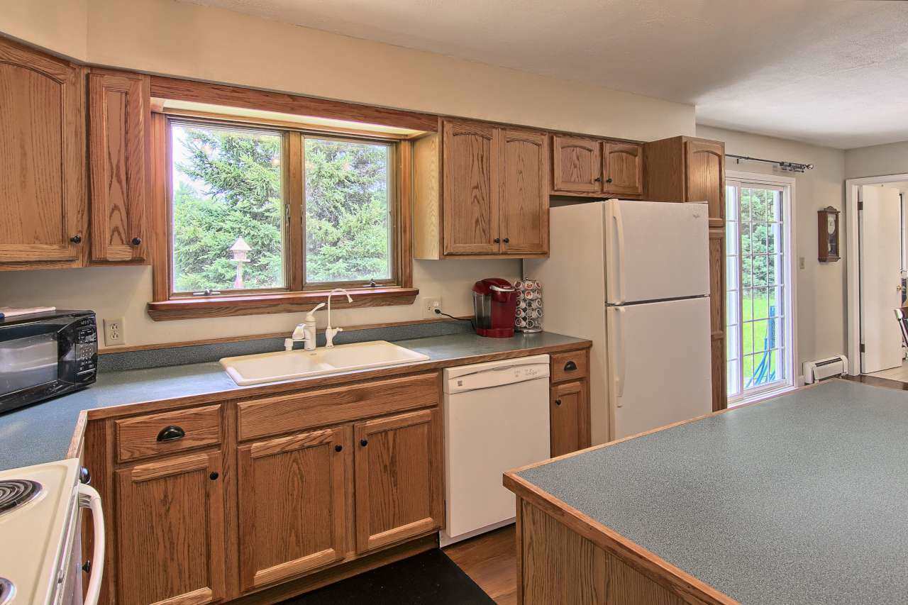 9704 Cedar Run Road Traverse City, MI 49684 - Photo 10 of 34 1835993-9.JPG