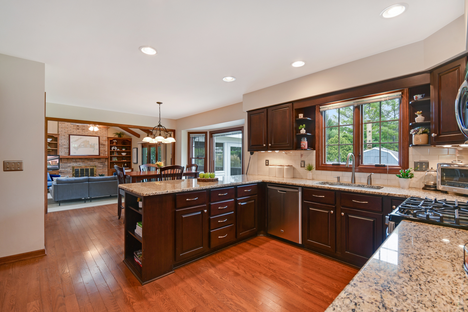 907 Lewis Road Geneva, IL 60134 - Photo 5 of 22