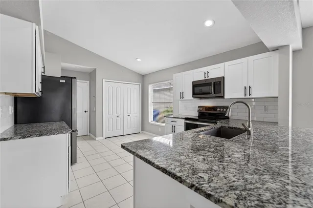 $2,300 | 11305 Symmes Lake Drive, Riverview, FL 33569