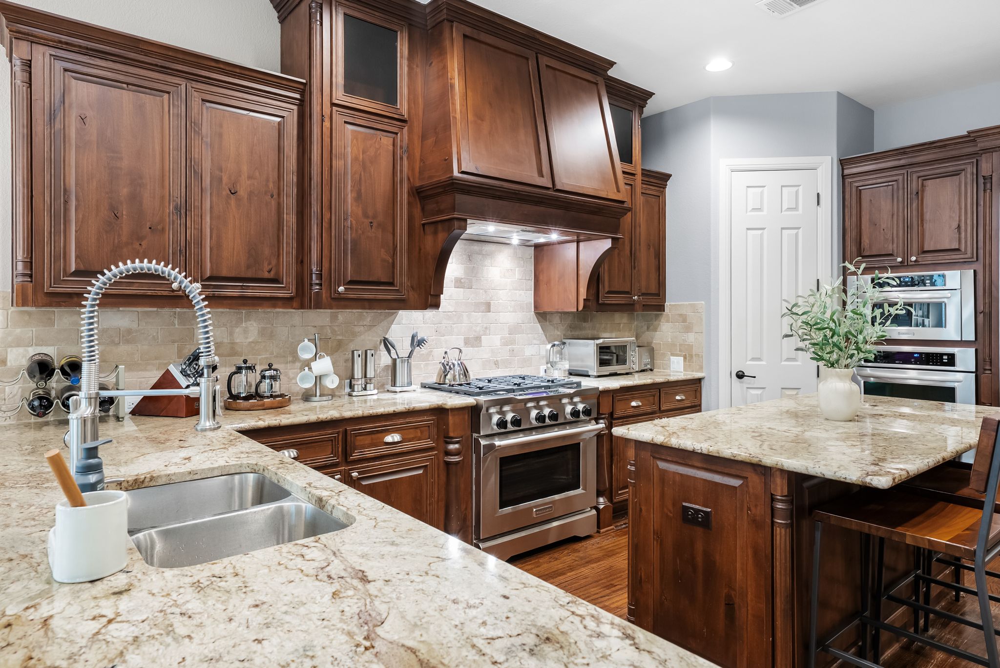 208 SANTALUZ Lane Austin, TX 78732 - Photo 9 of 40