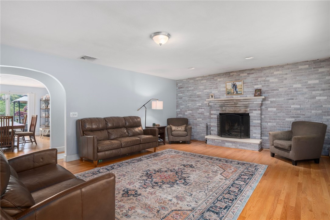 350 Shippee Road East Greenwich, RI 02818 - Photo 5 of 38 Gallery Image 5
