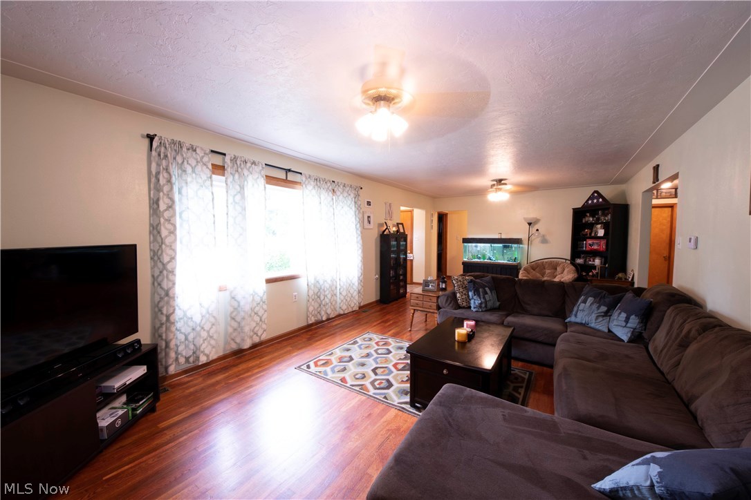 48712 Russia Road Amherst, OH 44001 - Photo 2 of 27 Gallery Image 2