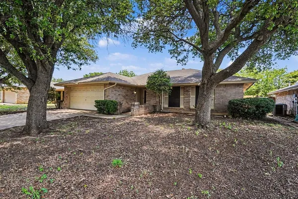 $1,775 | 2608 Green Ridge Street, Fort Worth, TX 76133