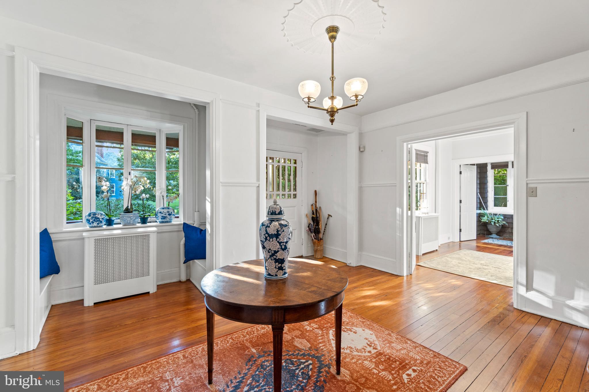 317 Hawthorn Road Baltimore, MD 21210 - Photo 11 of 59 Foyer with large bay windows