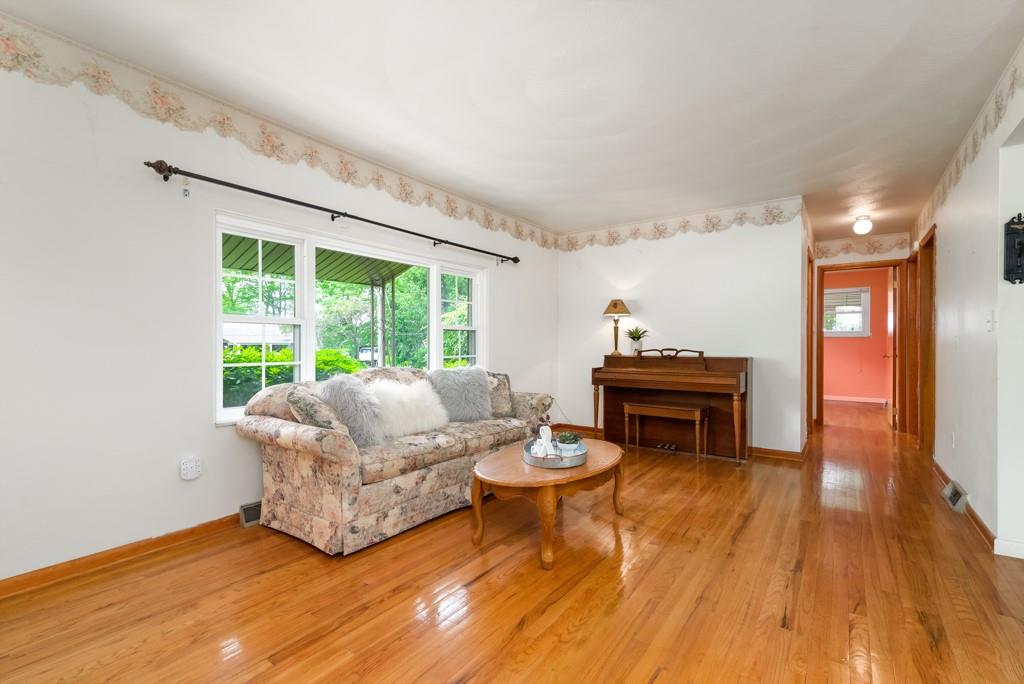 228 Linhurst Avenue Butler, PA 16001 - Photo 3 of 22 Gallery Image 3