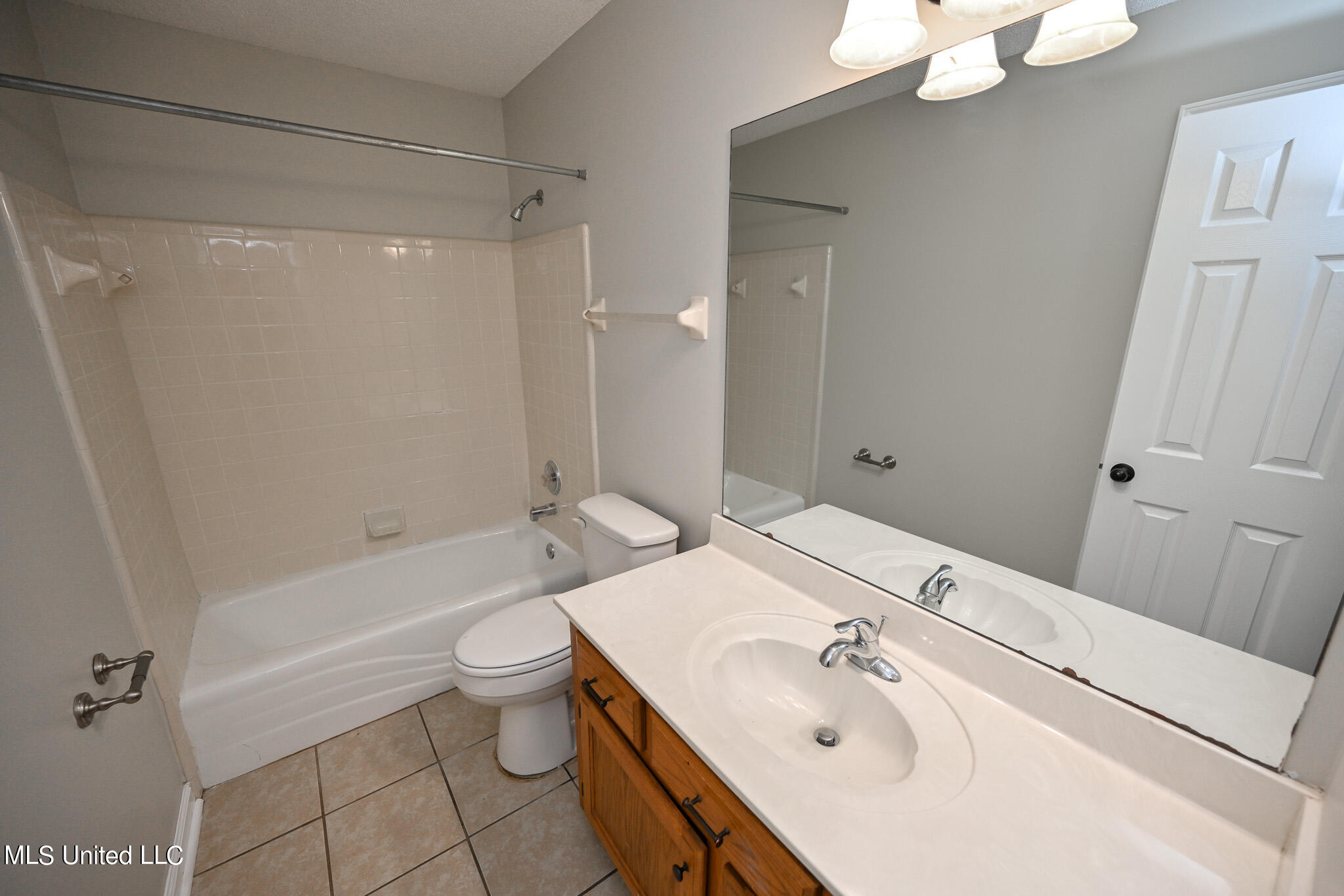 8860 Bell Ridge Drive Olive Branch, MS 38654 - Photo 28 of 36 Hall Bath