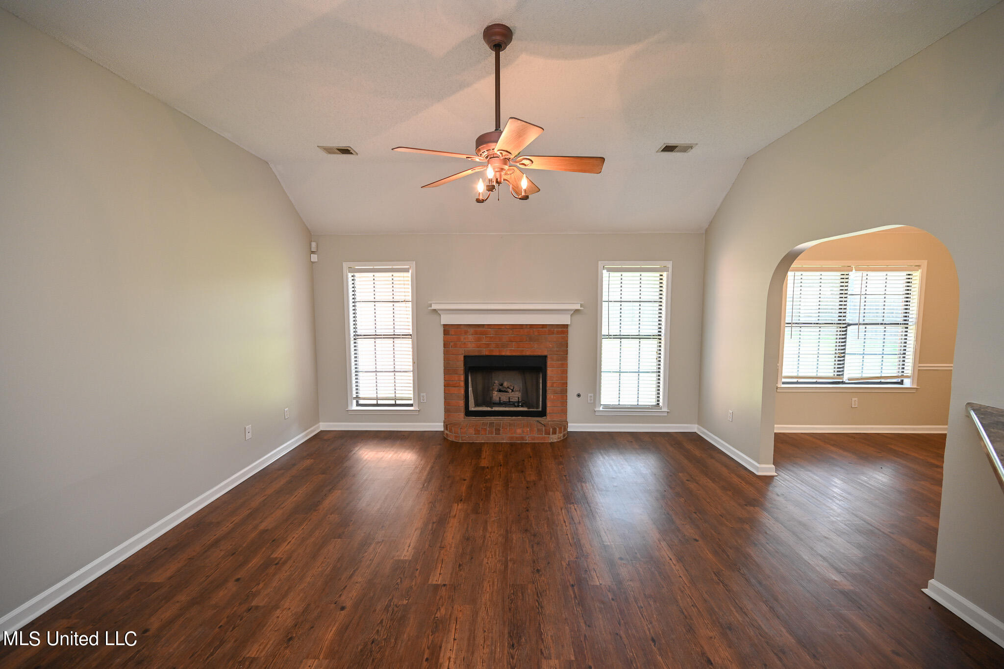 8860 Bell Ridge Drive Olive Branch, MS 38654 - Photo 8 of 36 Livng Room