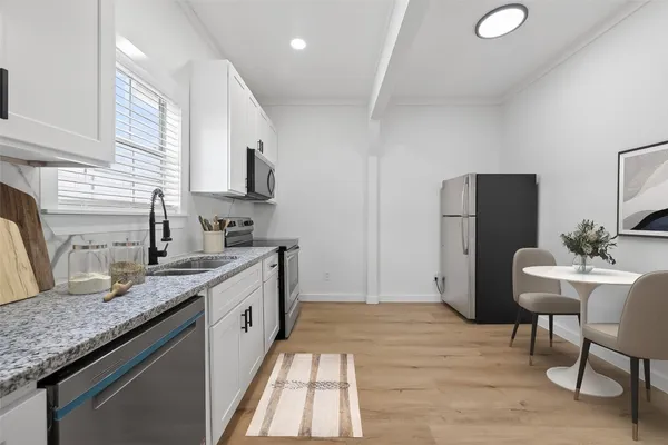 $1,350 | 2202 Hutchins Street, Unit B, Houston, TX 77003