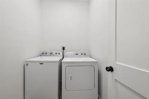 $1,350 | 2202 Hutchins Street, Unit B, Houston, TX 77003