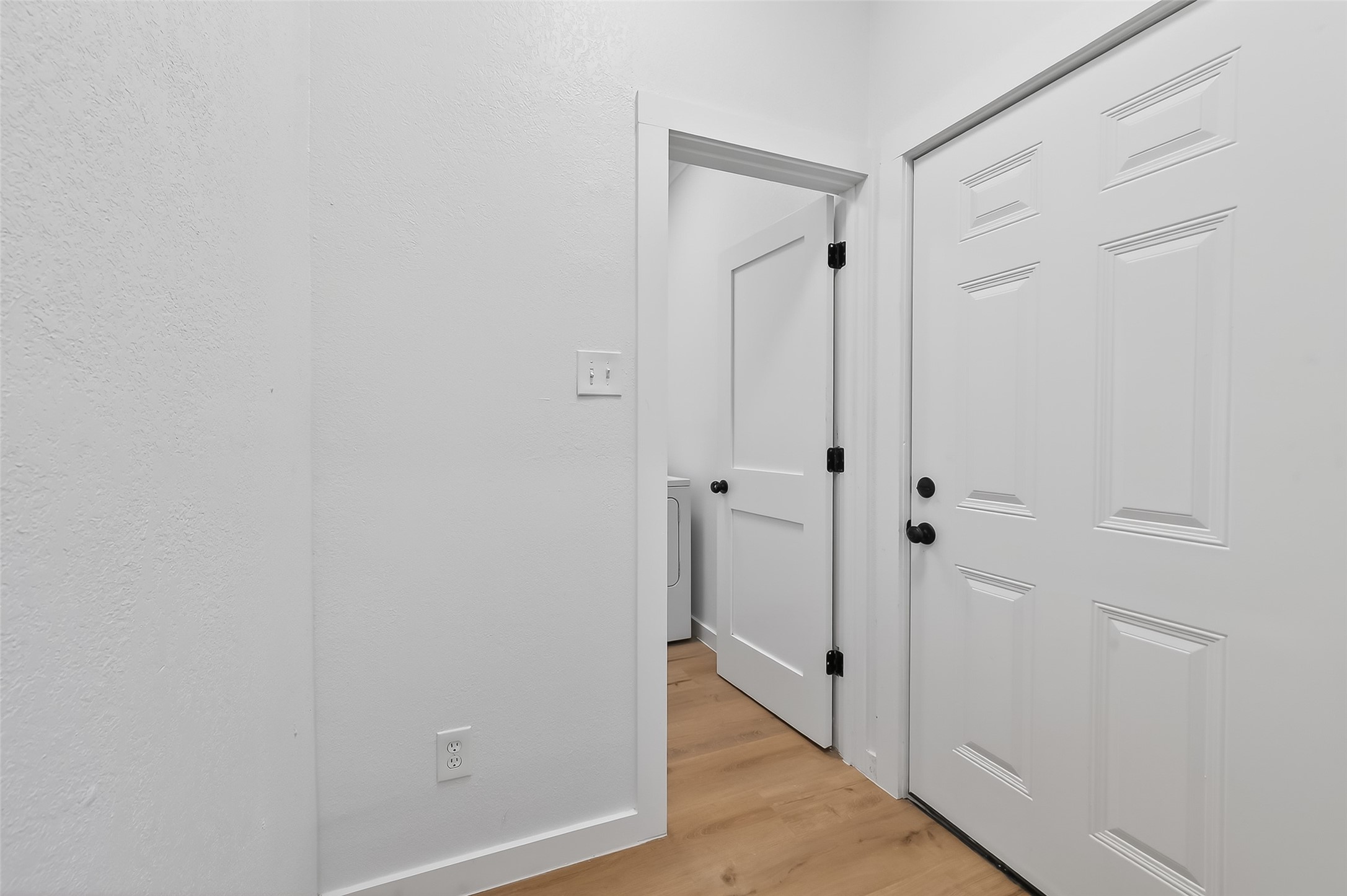 2202 Hutchins Street, Unit B Houston, TX 77003 - Photo 26 of 35 Kitchen to Rear Entry to Utility W/D