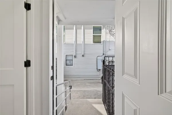 $1,350 | 2202 Hutchins Street, Unit B, Houston, TX 77003