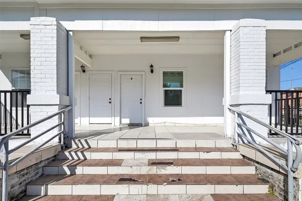 $1,350 | 2202 Hutchins Street, Unit B, Houston, TX 77003