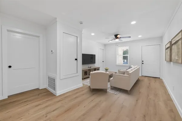 $1,350 | 2202 Hutchins Street, Unit B, Houston, TX 77003