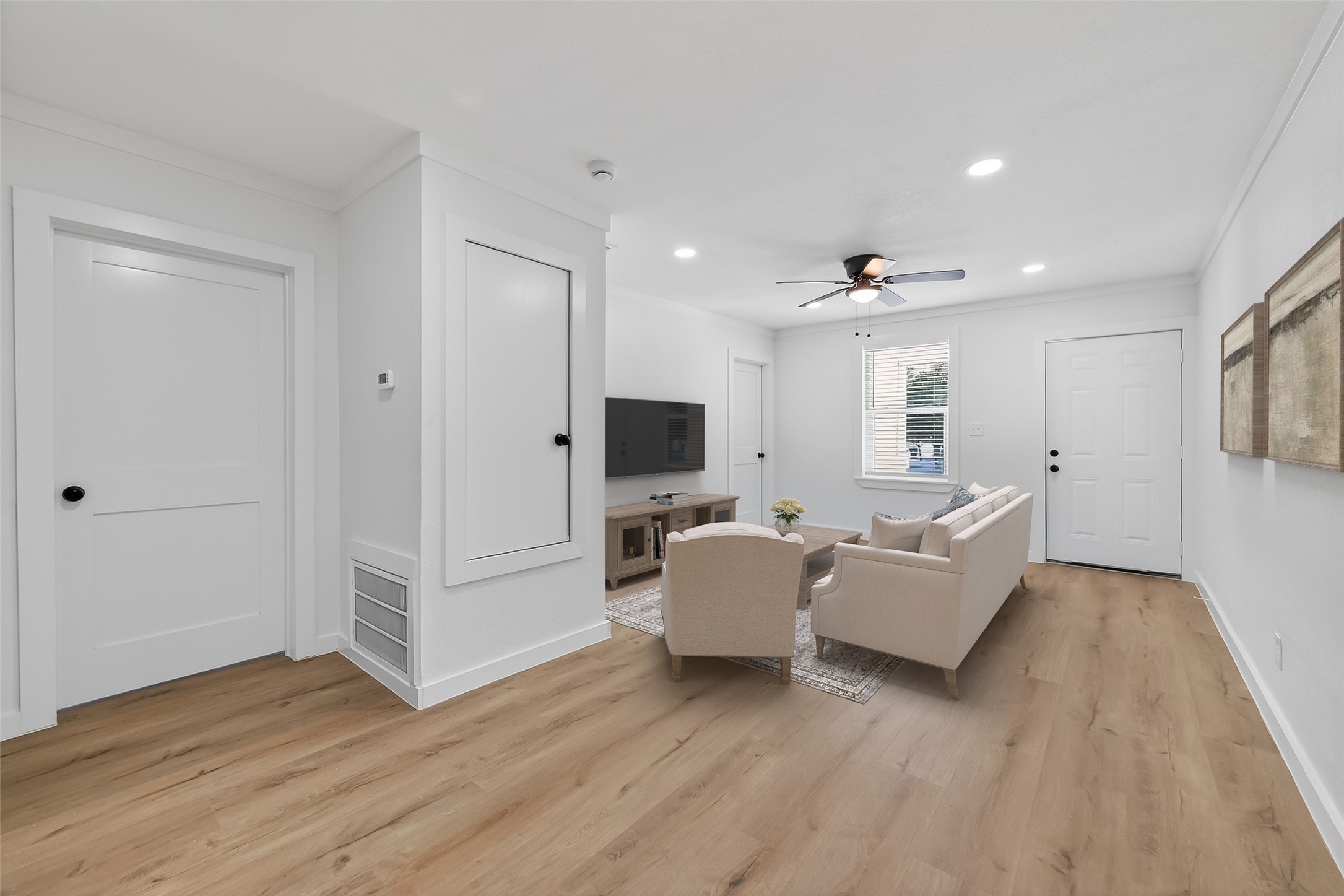 2202 Hutchins Street, Unit B Houston, TX 77003 - Photo 8 of 35 Virtually Staged Image