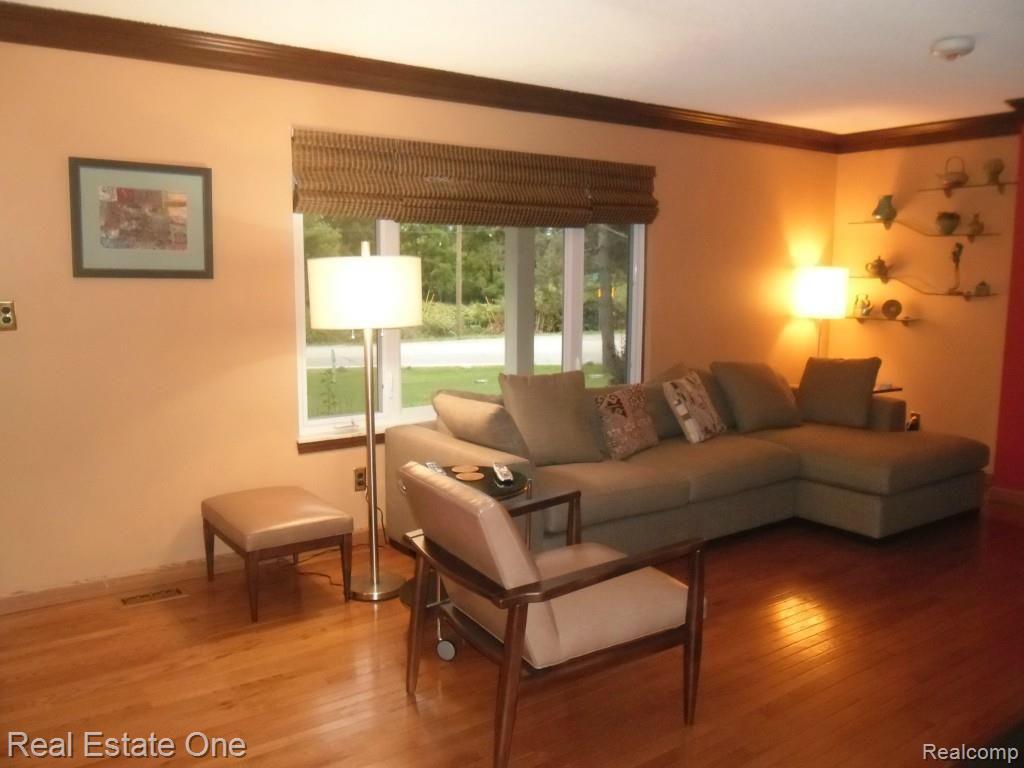 60065 Mt Vernon Road Rochester, MI 48306 - Photo 11 of 39 SAM_0985.jpg