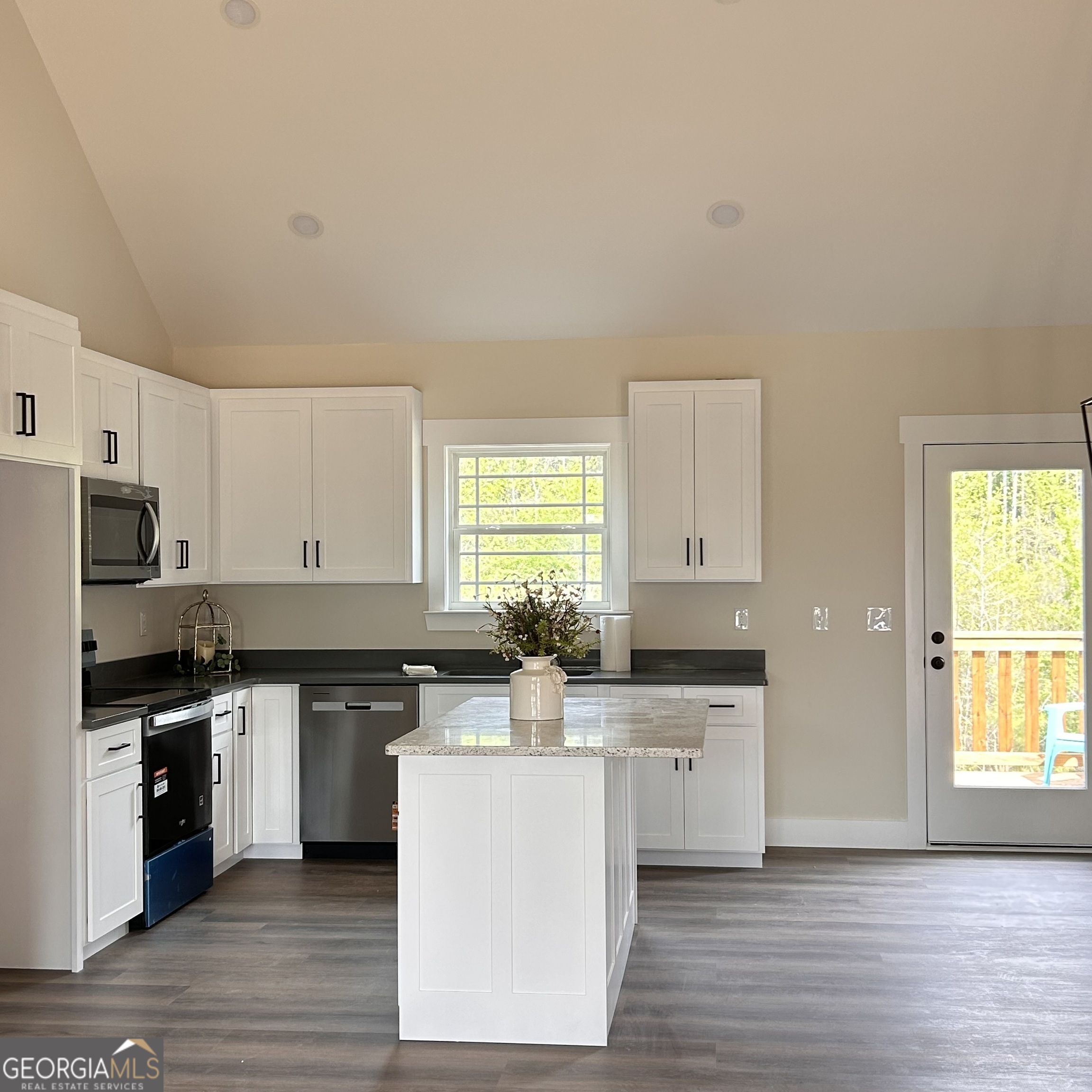 1143 Bell Loop Chatsworth, GA 30705 - Photo 5 of 21