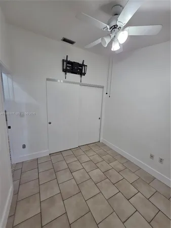 a view of a livingroom with closet