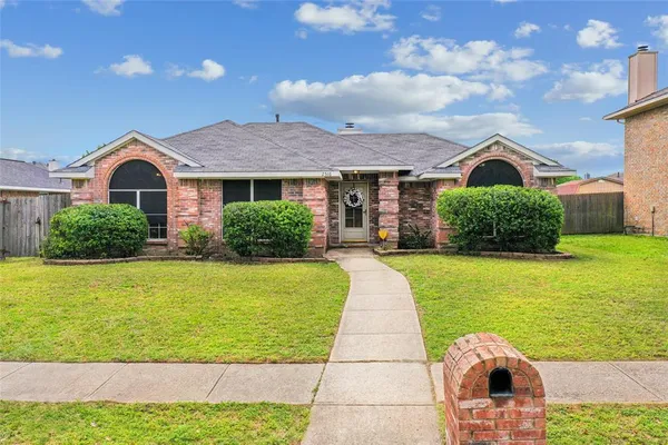 $315,900 | 2516 Buck Drive, Mesquite, TX 75181